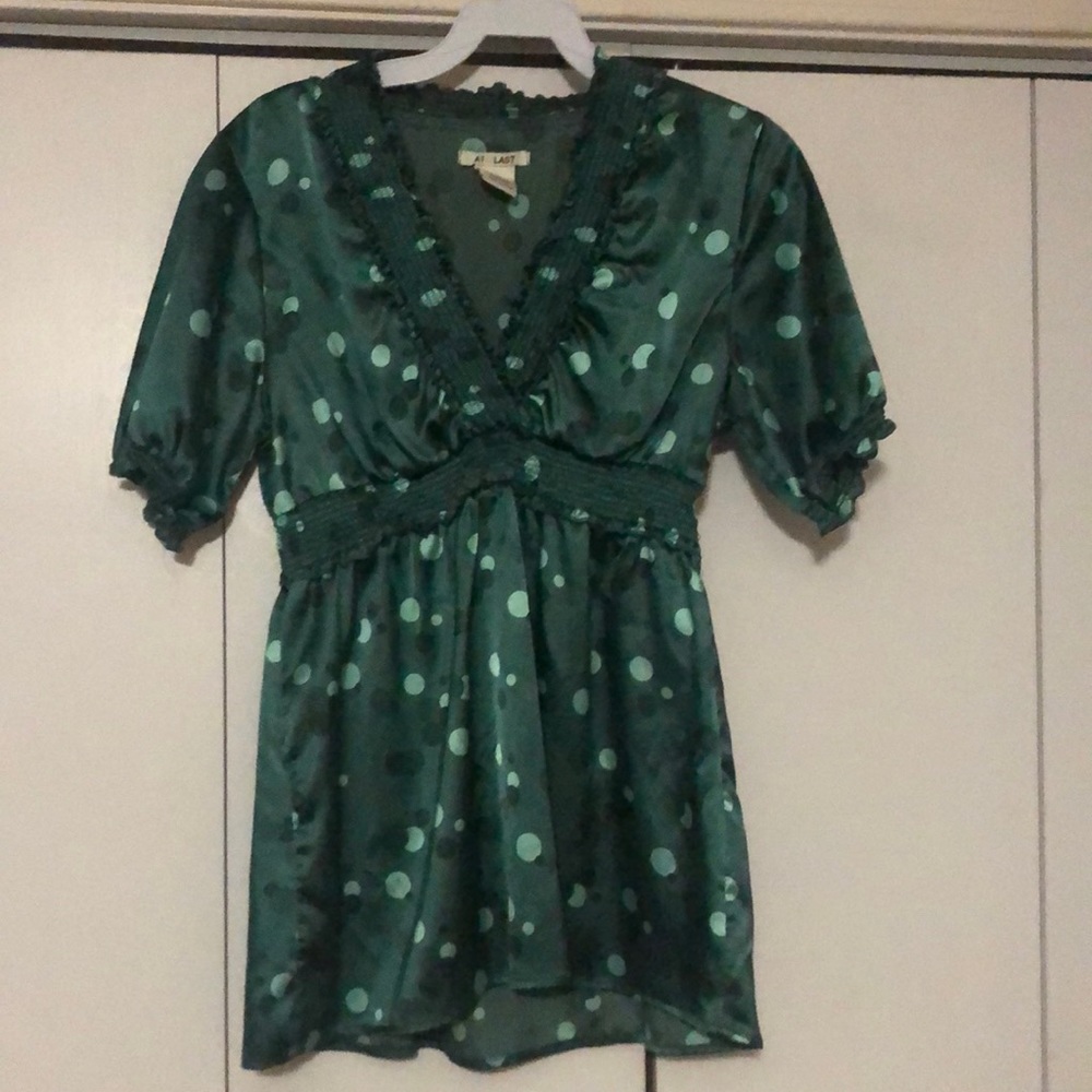Cute retro top!